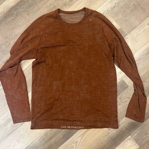Lululemon men’s metal vent tech long sleeve. Size Large. Nearly perfect.